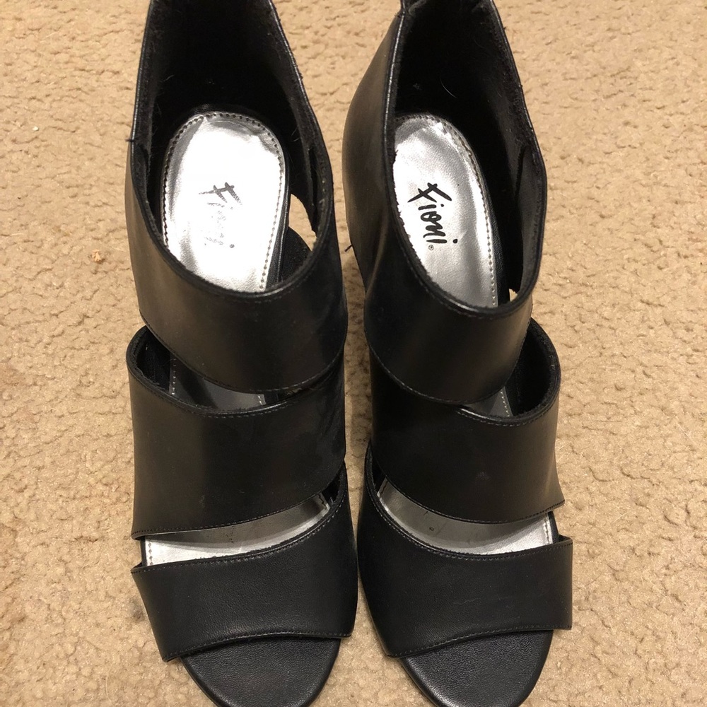 Heels - Picture 2 of 3